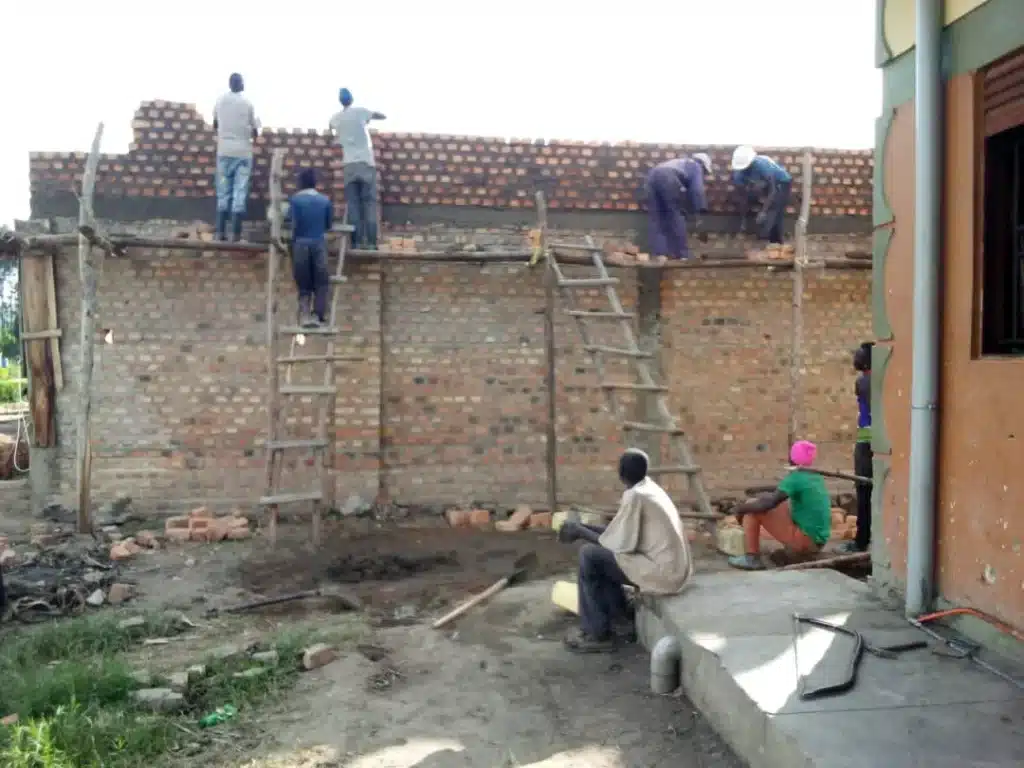 2022 - aula wird gebaut mbuye